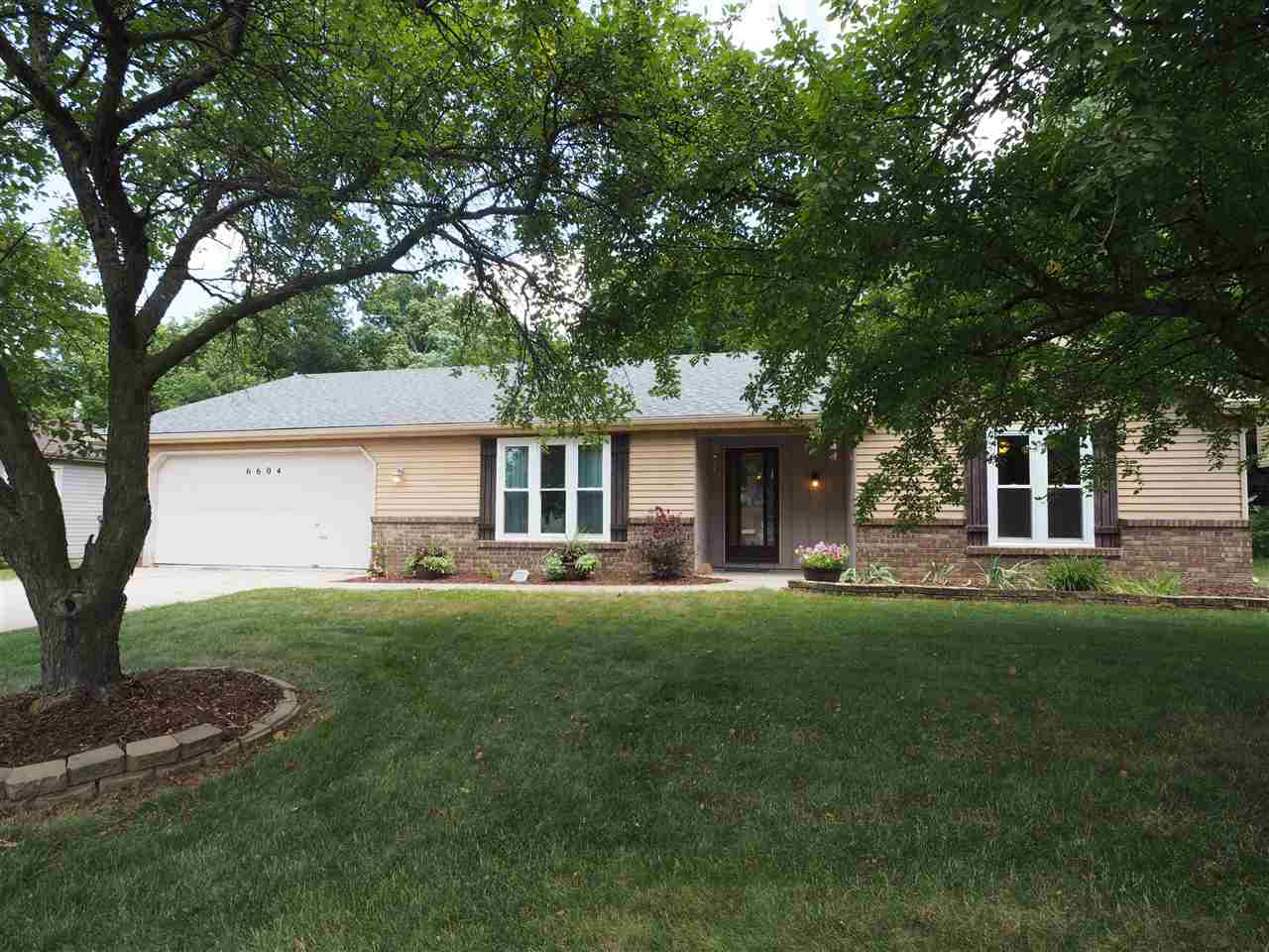 6604 Rockingham Drive Fort Wayne, IN 46835 - Photo 1 of 26 Gallery Image 1