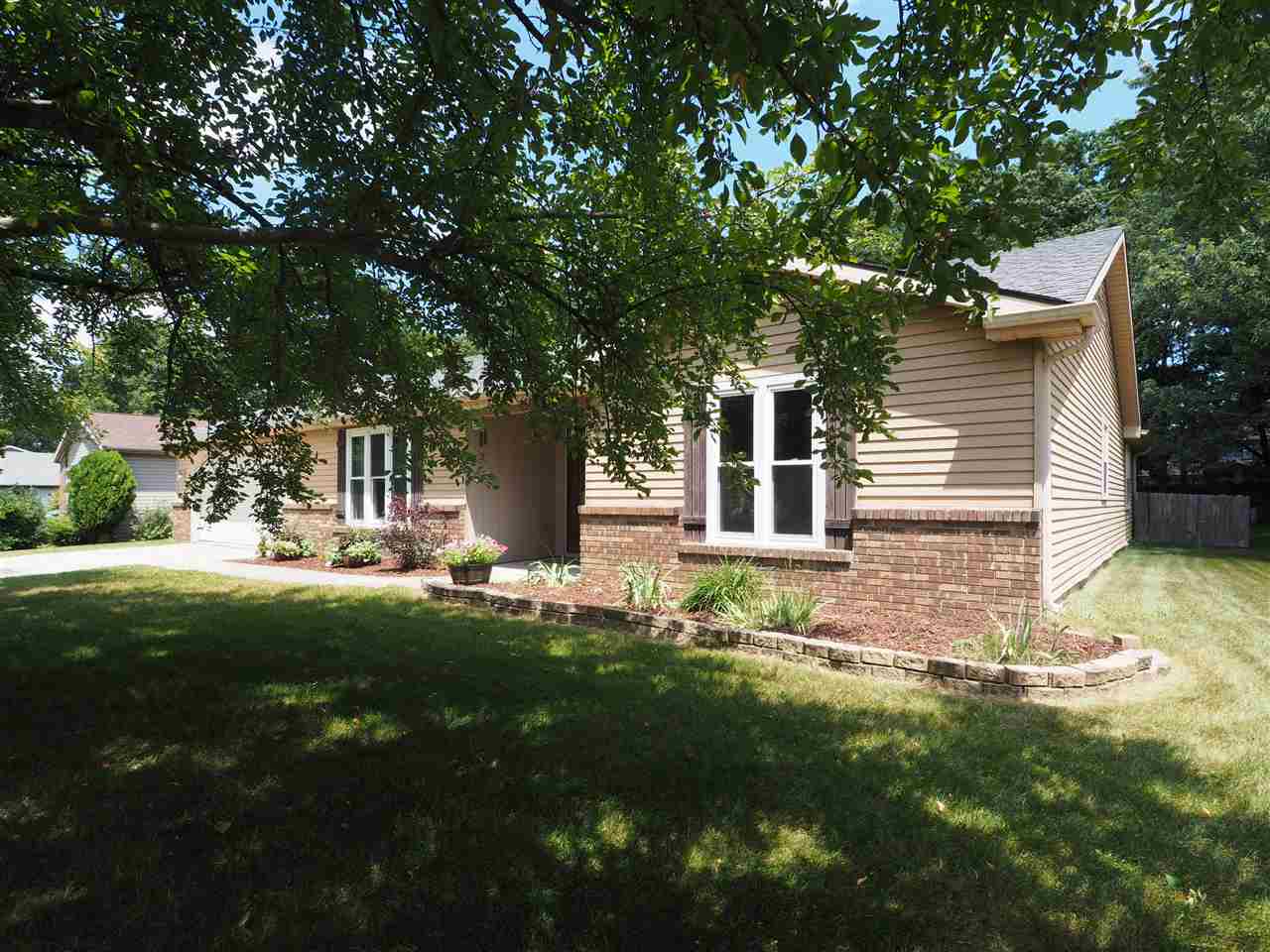 6604 Rockingham Drive Fort Wayne, IN 46835 - Photo 2 of 26 Gallery Image 2