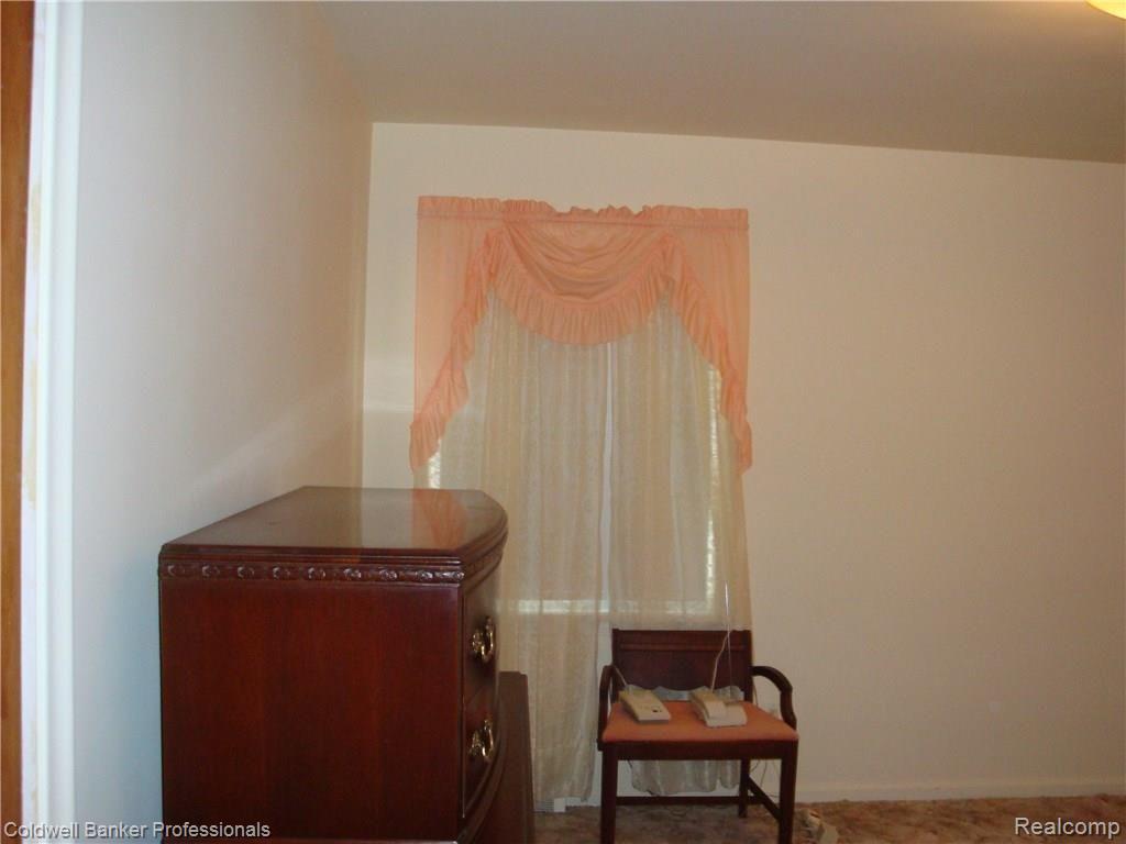 17221 Stephens Road Eastpointe, MI 48021 - Photo 15 of 17 DSC02852.JPG