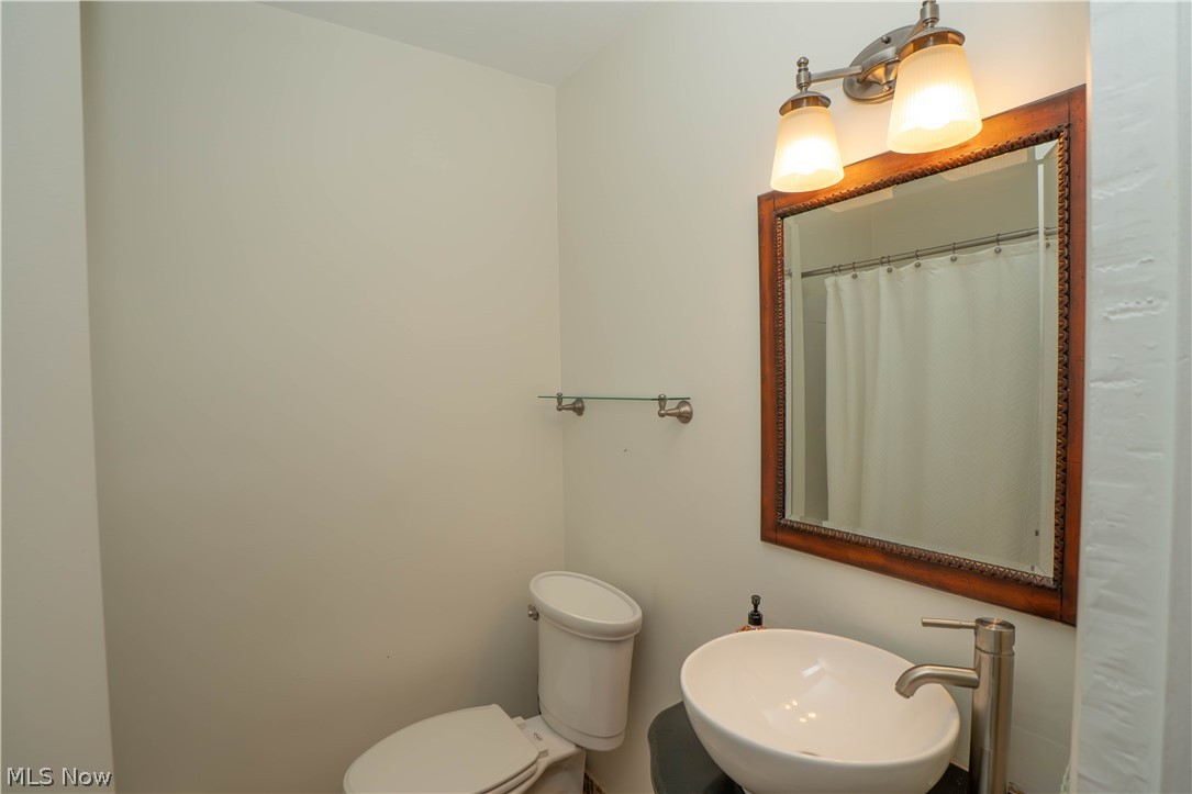 1423 Copley Meadows Drive Akron, OH 44321 - Photo 20 of 31 Full Bathroom