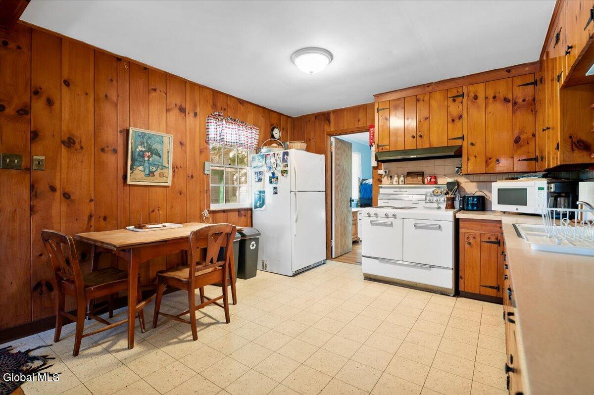 81 Hanneford Road Queensbury, NY 12804 - Photo 14 of 29 21-FJD_2282