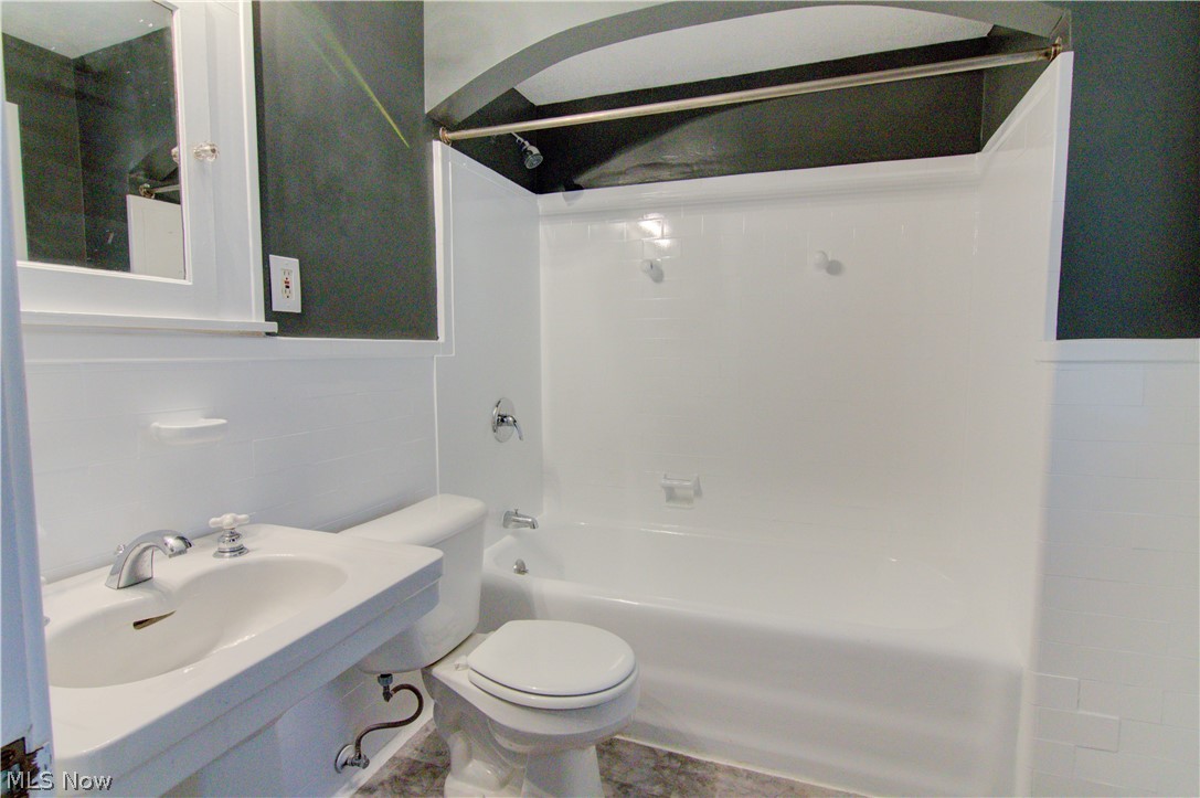 4001 Elmwood Road Cleveland, OH 44121 - Photo 16 of 20