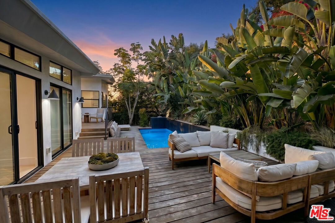 1541 Rising Glen Road Los Angeles, CA 90069 - Photo 10 of 19