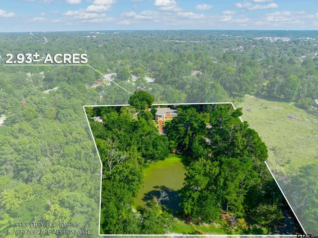 a view of a house with a big yard