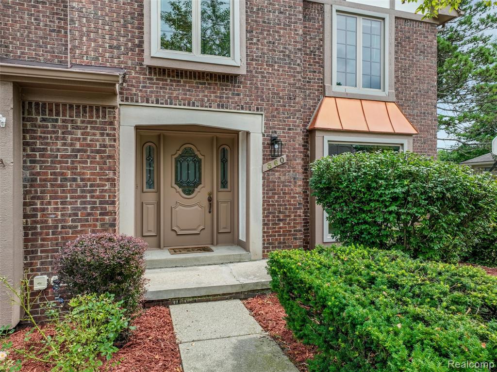 360 Fordcroft Drive Rochester Hills, MI 48309 - Photo 3 of 32