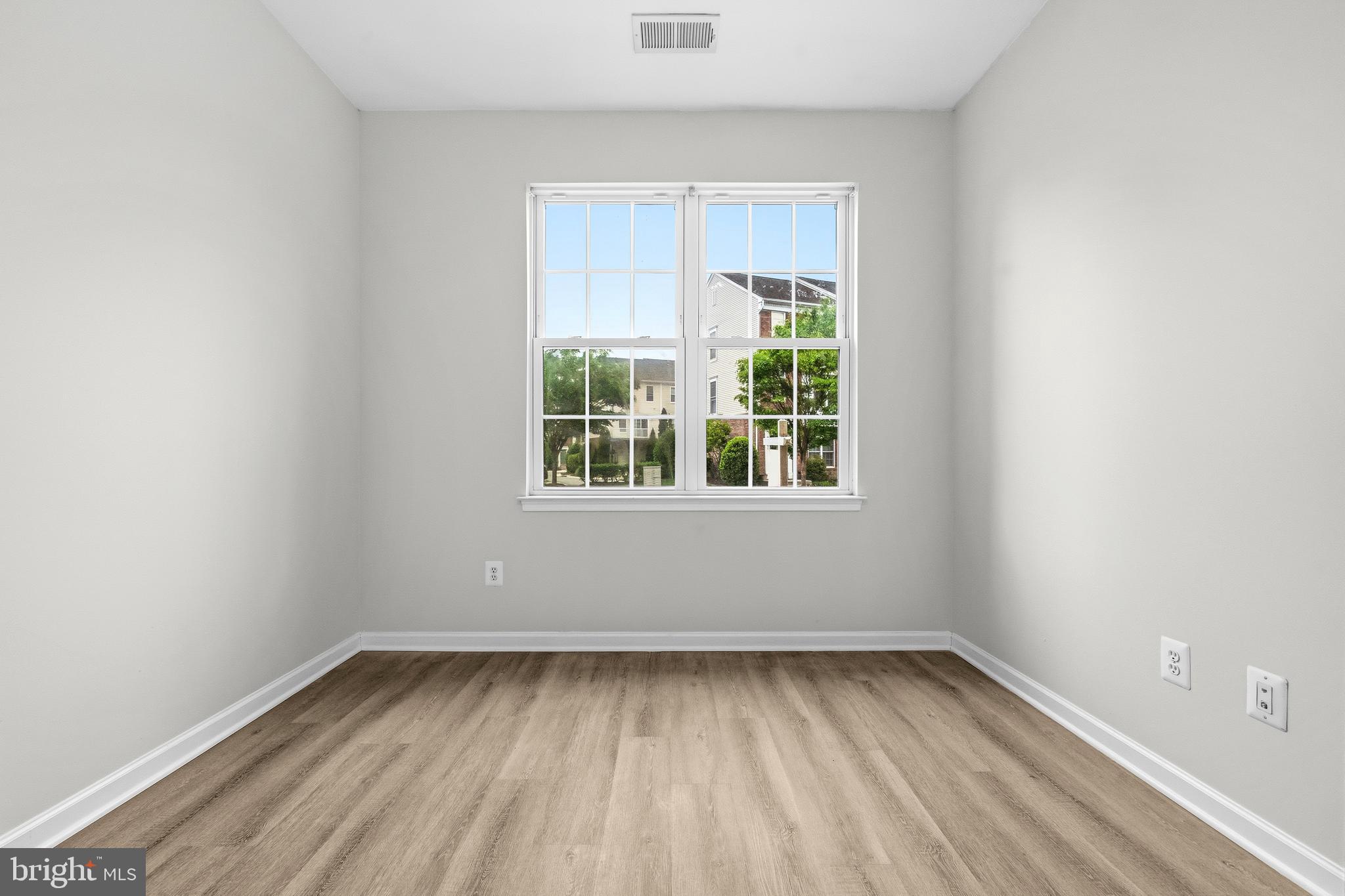 25154 Monteith Terrace Chantilly, VA 20152 - Photo 22 of 40 an empty room with a window