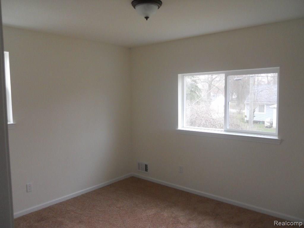 22739 Middlebelt Road Farmington, MI 48336 - Photo 8 of 11