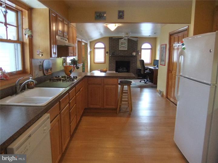 212 North Highland Road Springfield, PA 19064 - Photo 5 of 25