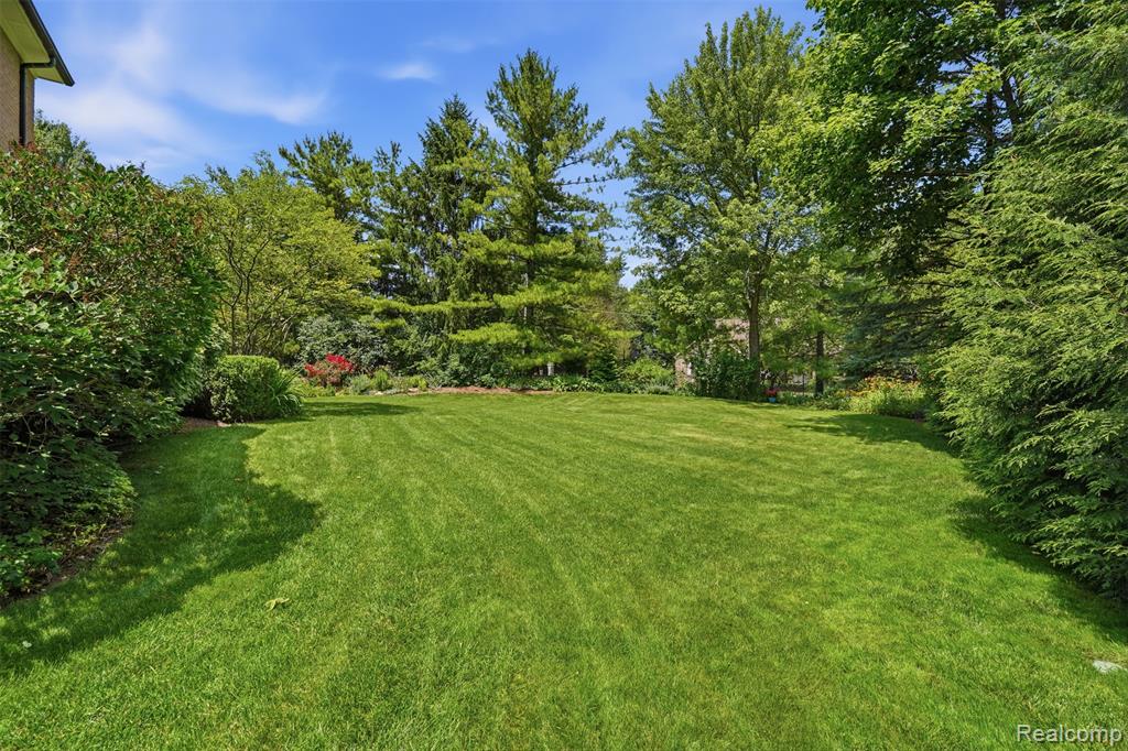 34555 Quaker Valley Road Farmington Hills, MI 48331 - Photo 41 of 53