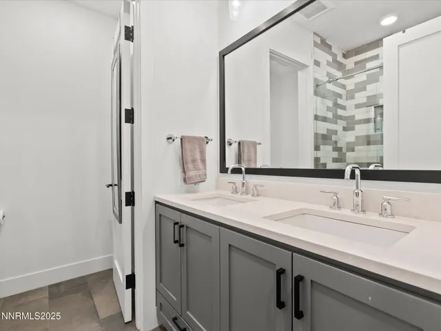 a view of entryway with a couch