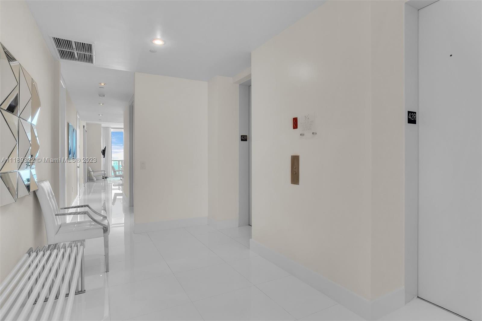 1100 Biscayne Boulevard, Unit 4204 Miami, FL 33132 - Photo 20 of 30 a view of a livingroom from a hallway