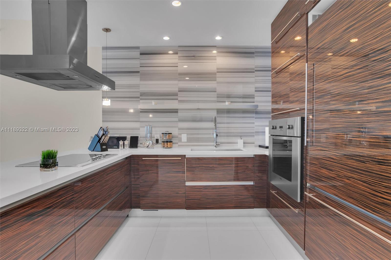 1100 Biscayne Boulevard, Unit 4204 Miami, FL 33132 - Photo 2 of 30 a view of counter top