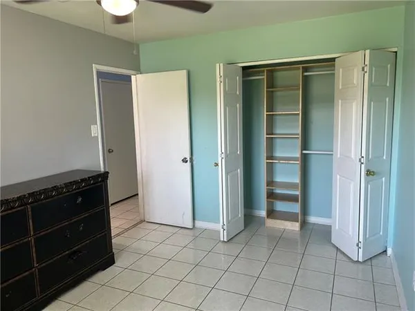 $2,000 | 725 Oakwood Drive, Gretna, LA 70056