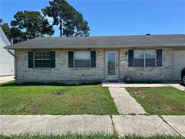 $2,000 | 725 Oakwood Drive, Gretna, LA 70056