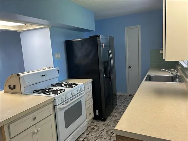 $2,000 | 725 Oakwood Drive, Gretna, LA 70056