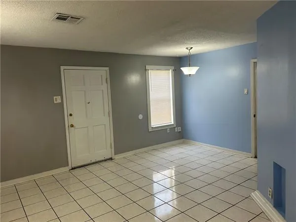 $2,000 | 725 Oakwood Drive, Gretna, LA 70056