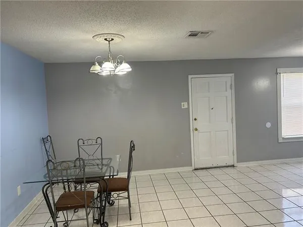 $2,000 | 725 Oakwood Drive, Gretna, LA 70056
