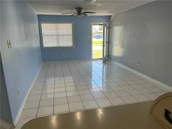 $2,000 | 725 Oakwood Drive, Gretna, LA 70056