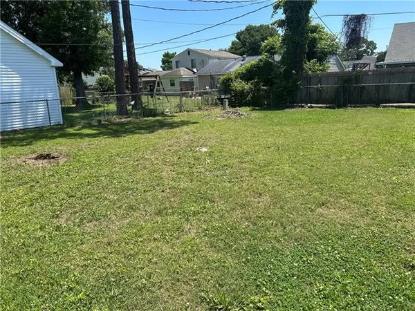 $2,000 | 725 Oakwood Drive, Gretna, LA 70056