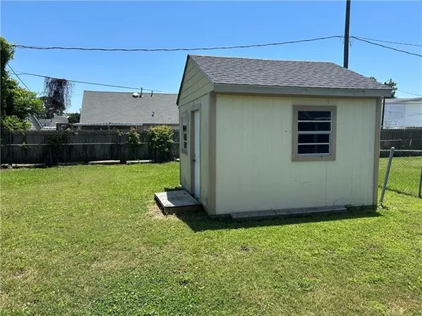 $2,000 | 725 Oakwood Drive, Gretna, LA 70056