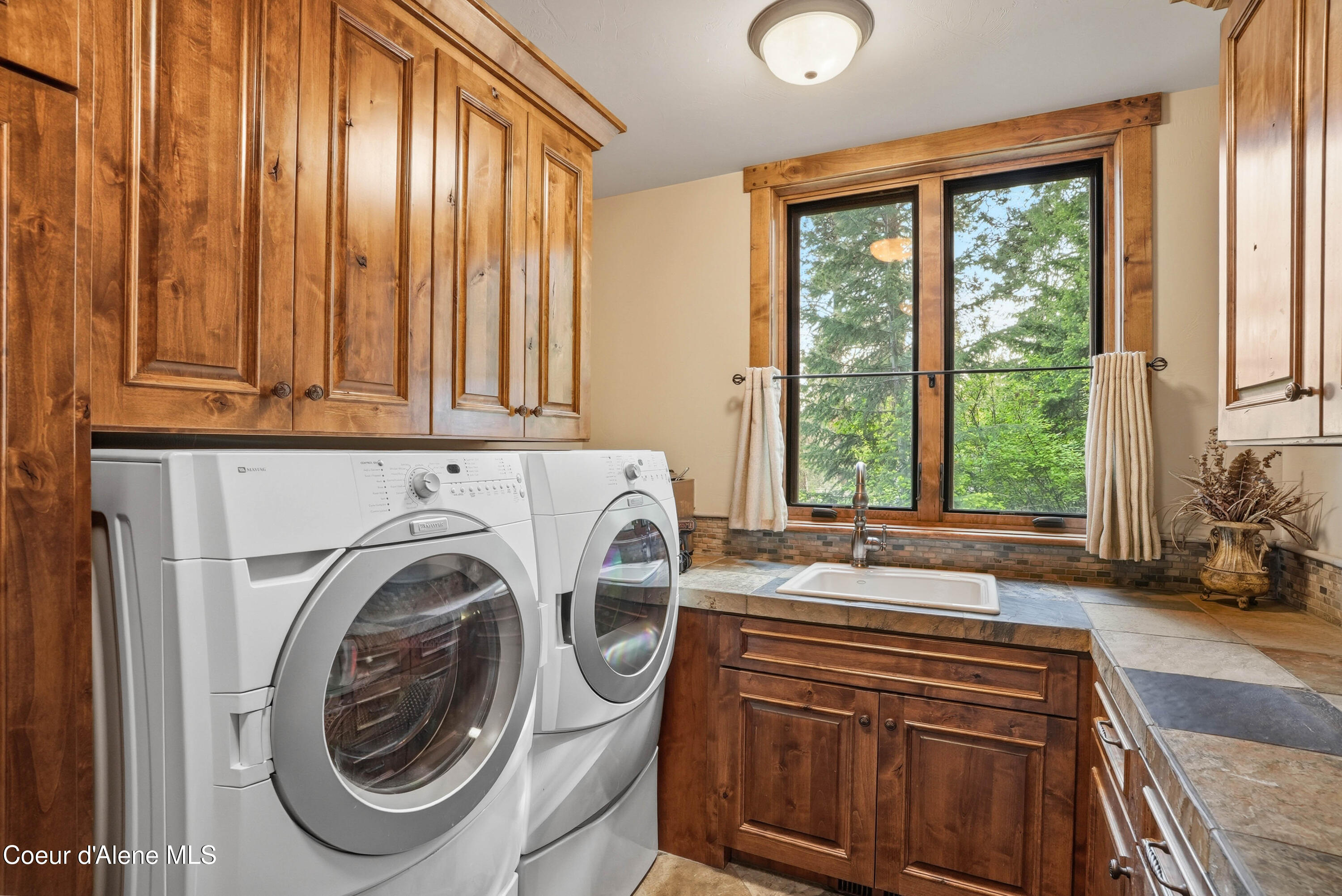 7190 West Rockford Bay Road Coeur D'Alene, ID 83814 - Photo 32 of 95 Main Level Laundry