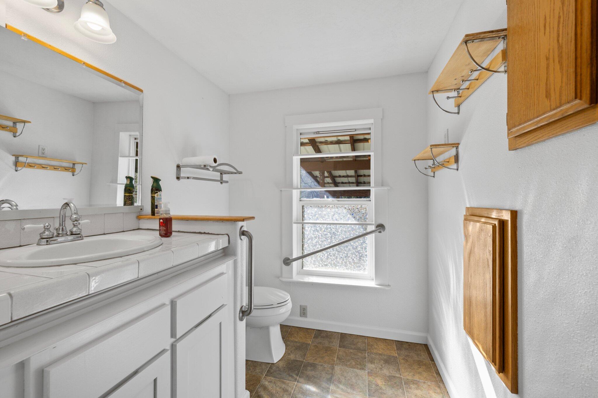 365 Old Ferry Road Shady Cove, OR 97539 - Photo 11 of 21 Bathroom
