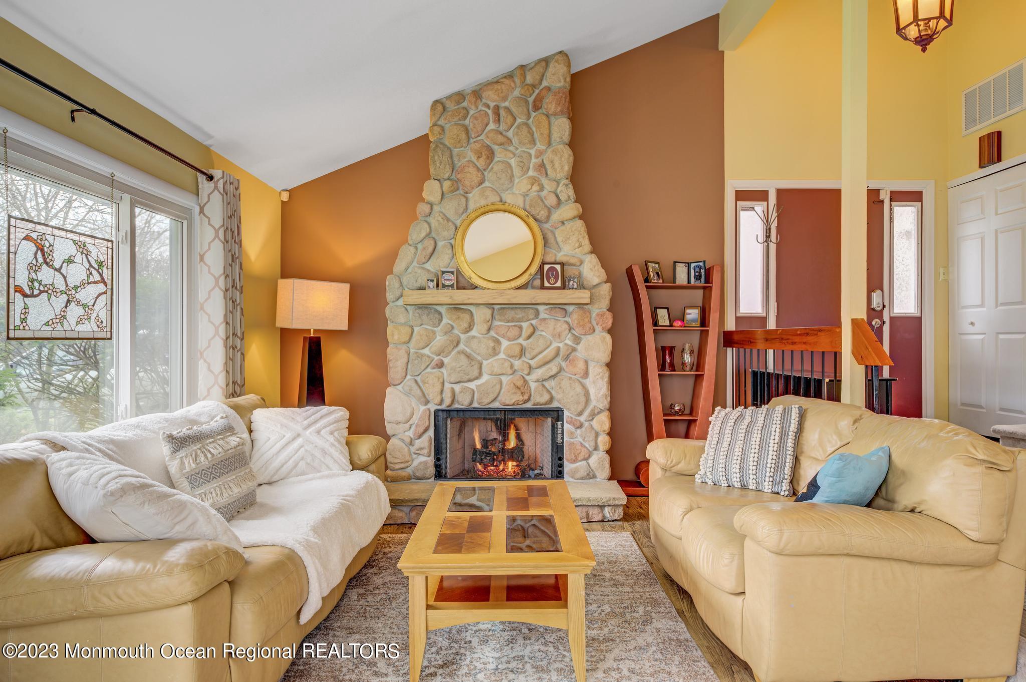 39 Chelsea Road Jackson, NJ 08527 - Photo 12 of 25 livingroom