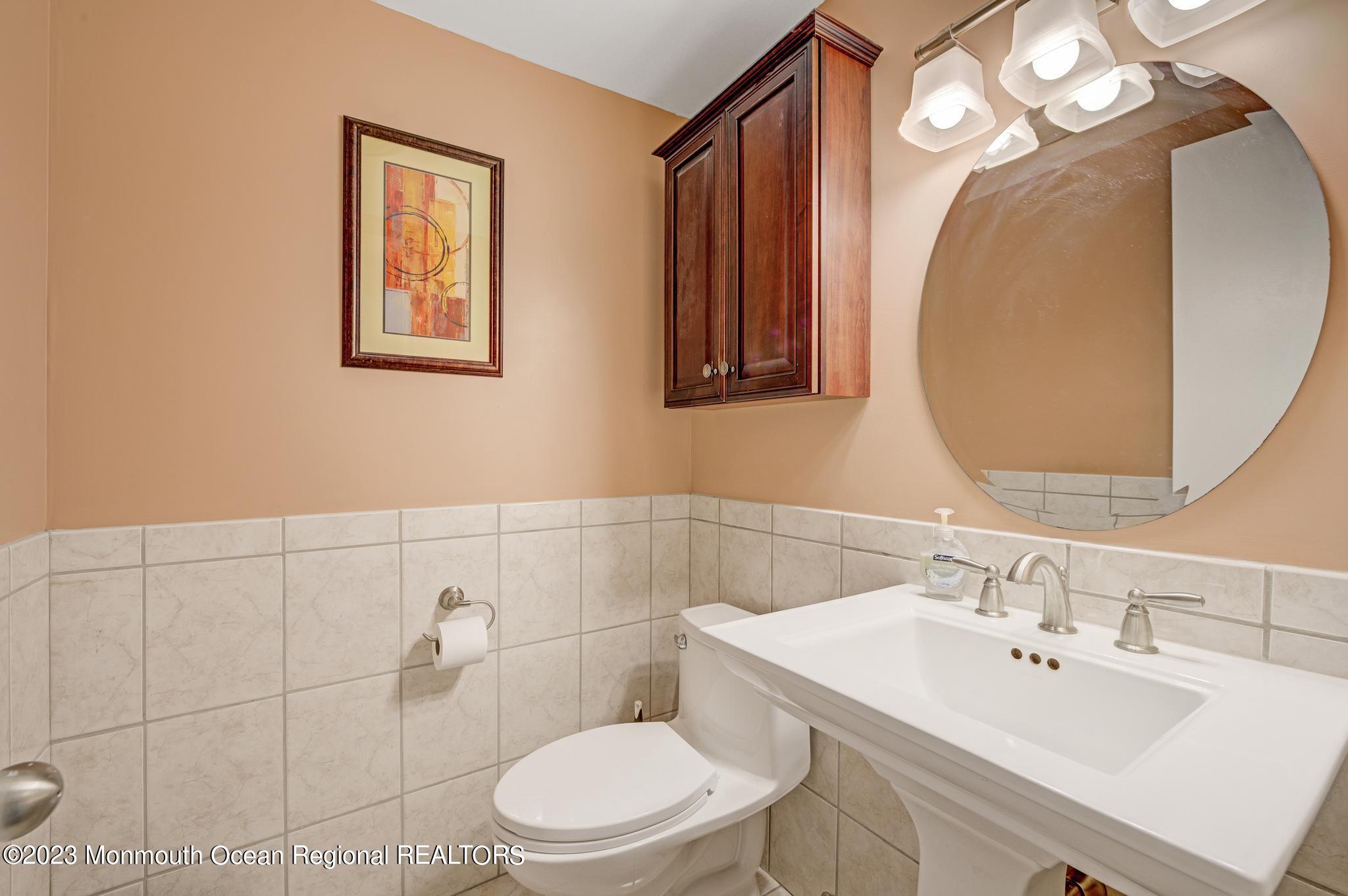 39 Chelsea Road Jackson, NJ 08527 - Photo 20 of 25 half bath
