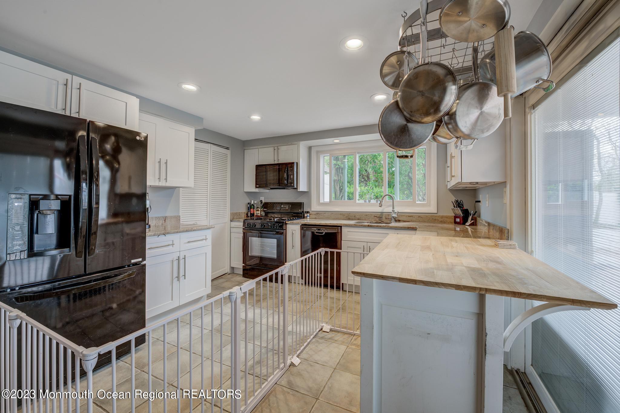 39 Chelsea Road Jackson, NJ 08527 - Photo 22 of 25 kitchen 2