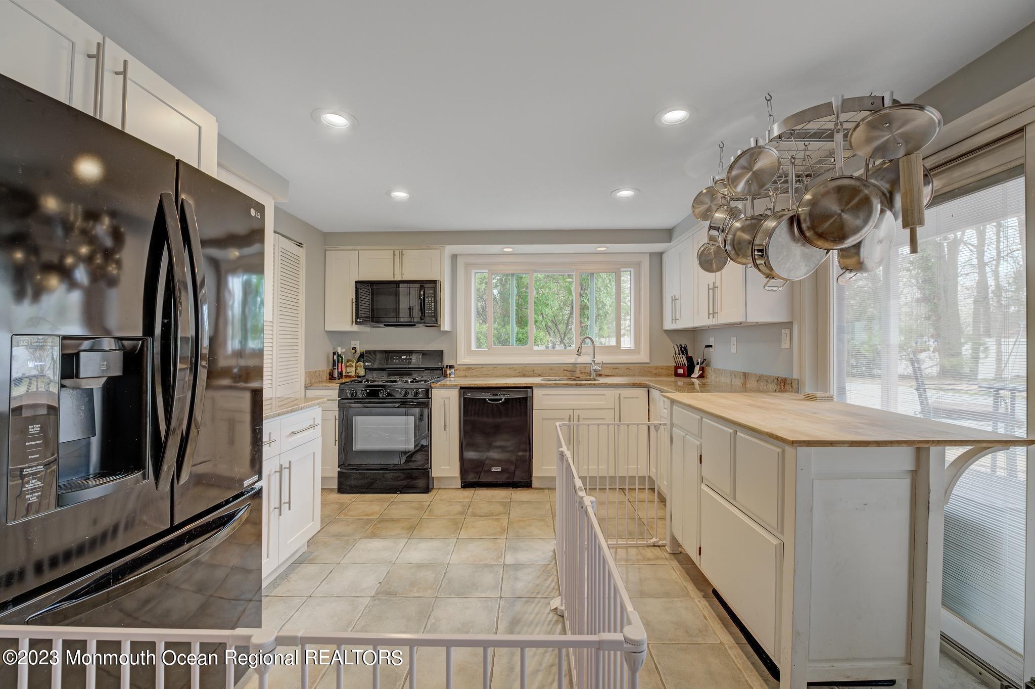 39 Chelsea Road Jackson, NJ 08527 - Photo 23 of 25 kitchen 3