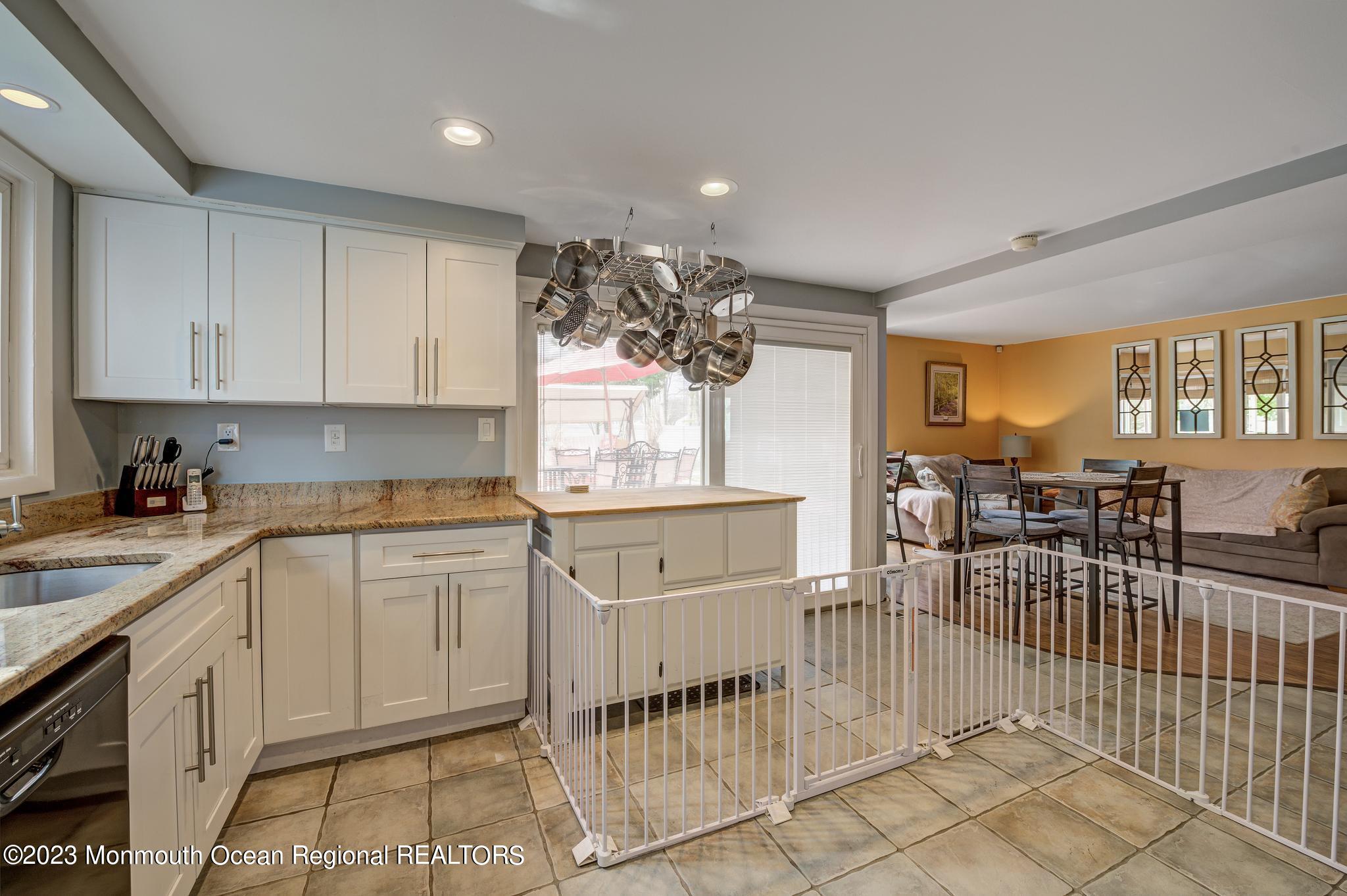 39 Chelsea Road Jackson, NJ 08527 - Photo 24 of 25 kitchen4