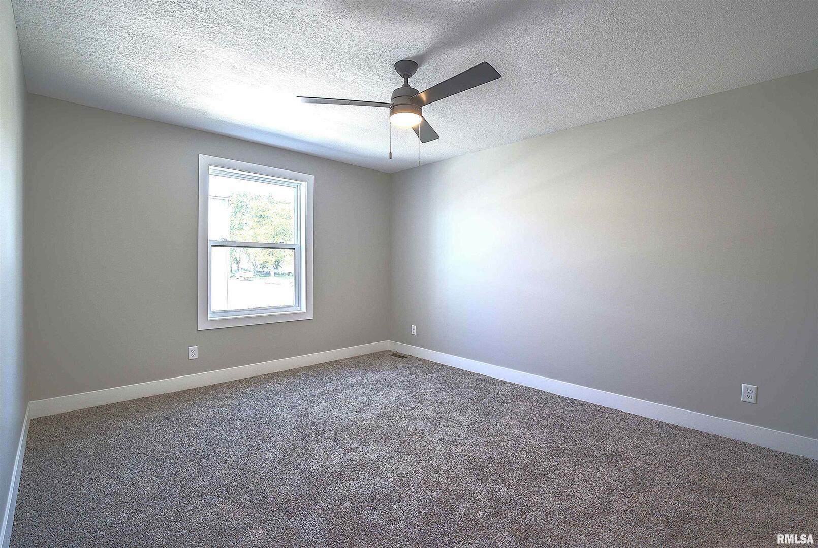 1002 South 4th Street Clinton, IA 52732 - Photo 9 of 19 an empty room with a window