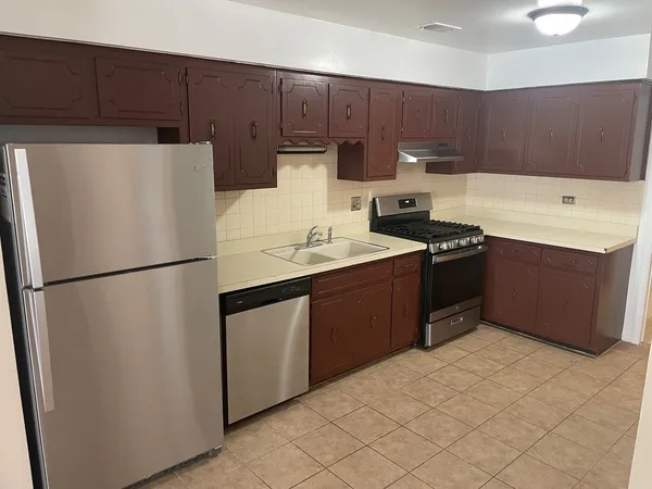 $1,400 | 5753 West Higgins Avenue, Unit 2F, Chicago, IL 60630