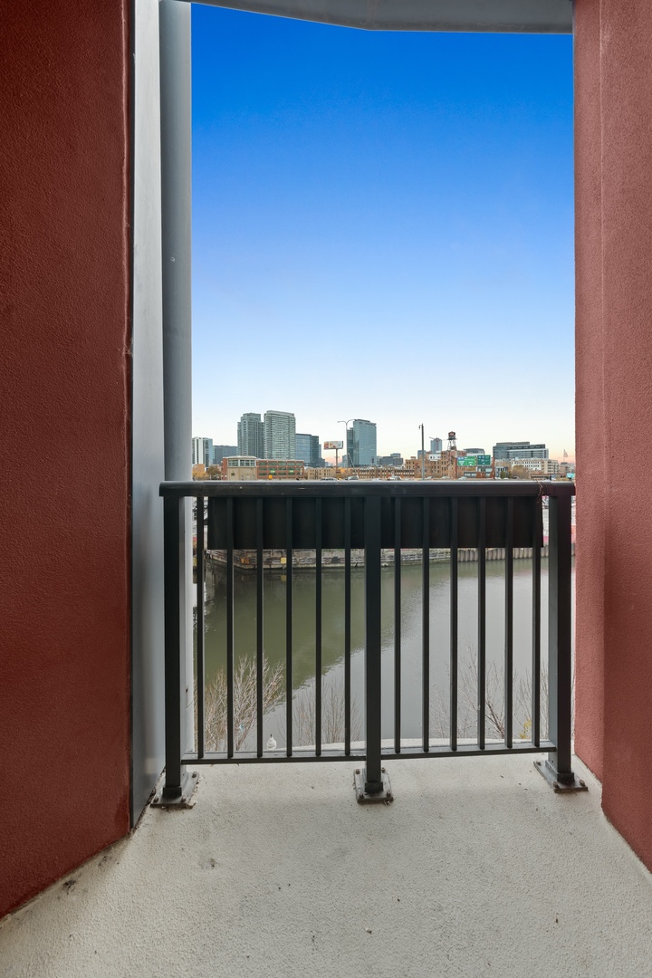 600 North Kingsbury Street, Unit 506 Chicago, IL 60654 - Photo 13 of 71 a view of a balcony