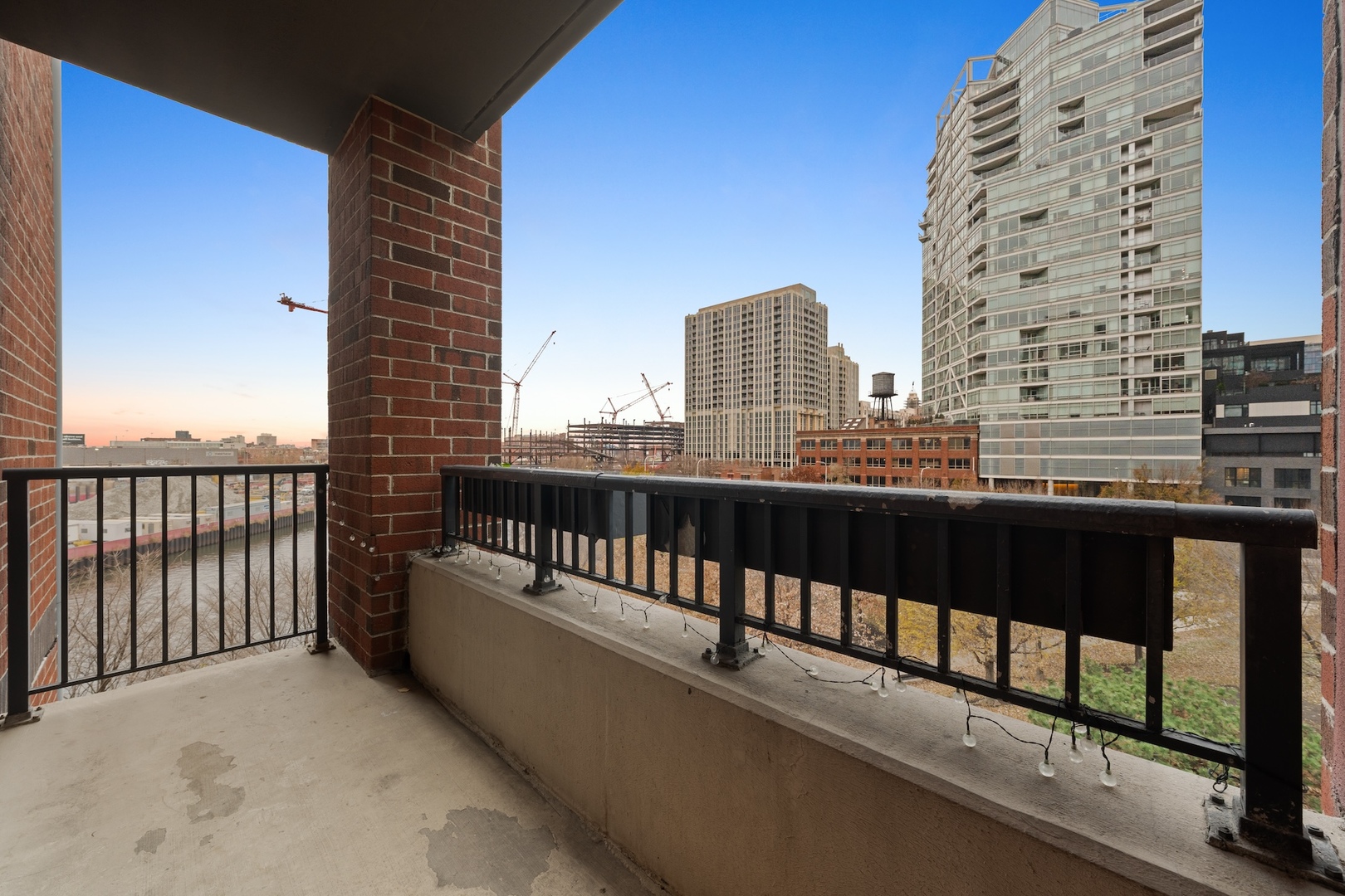 600 North Kingsbury Street, Unit 506 Chicago, IL 60654 - Photo 24 of 71 a view of balcony with city view