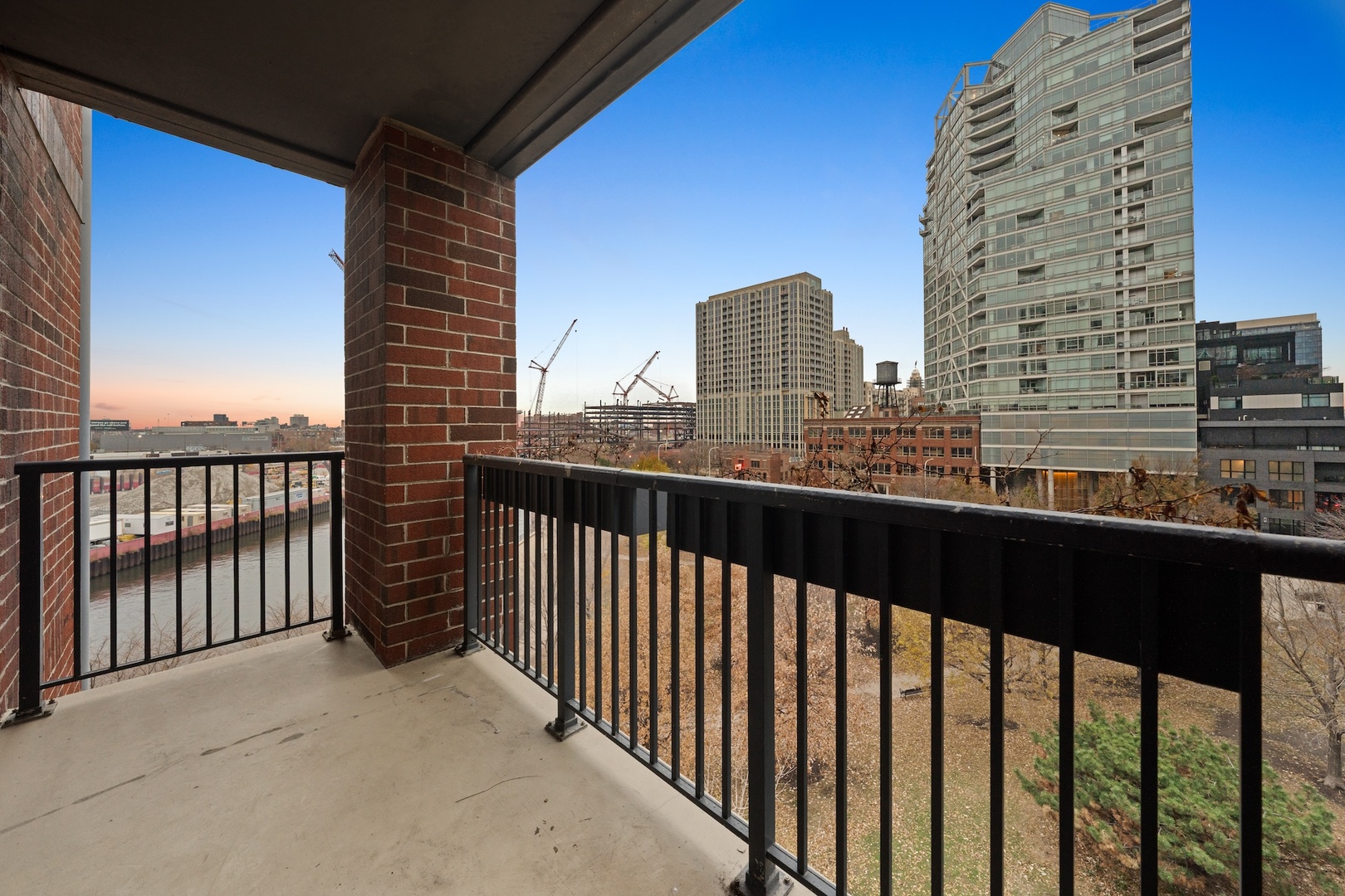 600 North Kingsbury Street, Unit 506 Chicago, IL 60654 - Photo 45 of 71 a view of balcony with city view