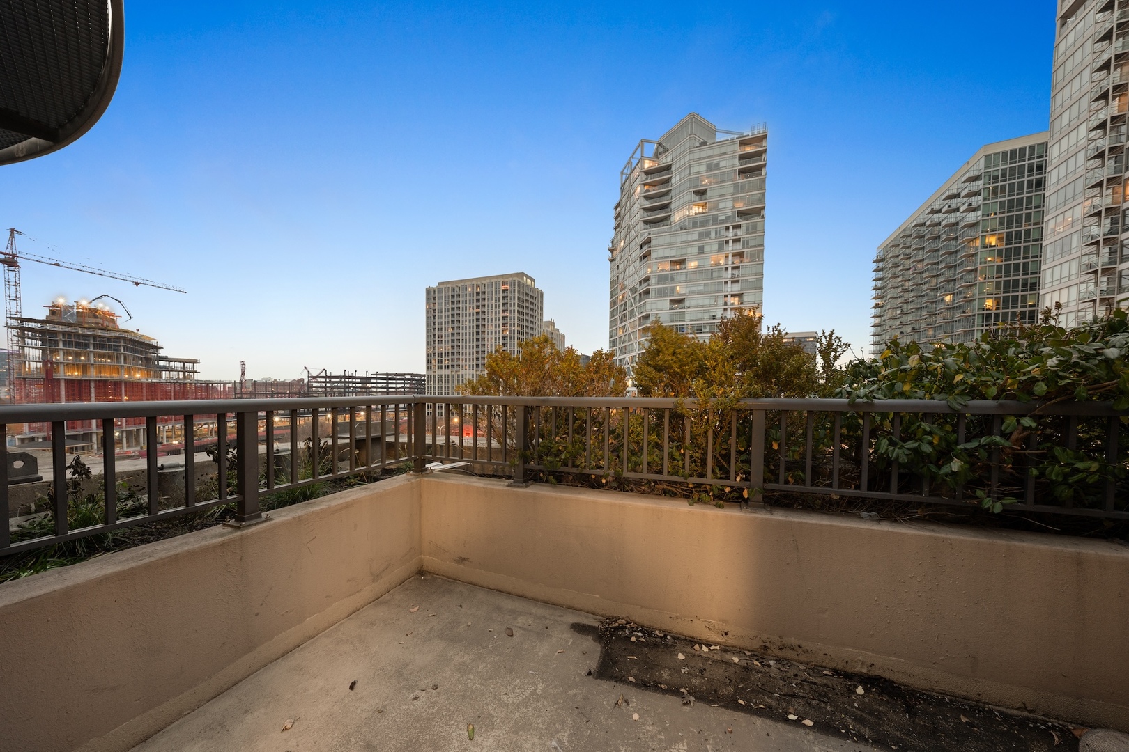 600 North Kingsbury Street, Unit 506 Chicago, IL 60654 - Photo 5 of 71 a view of balcony with city view