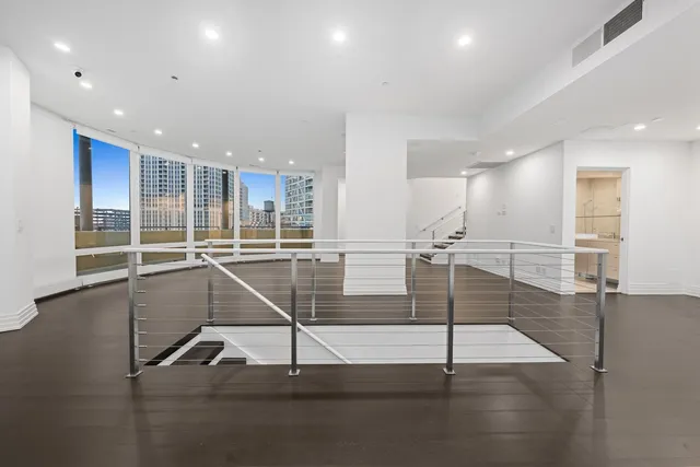 $1,600,000 | 600 North Kingsbury Street, Unit 506, Chicago, IL 60654