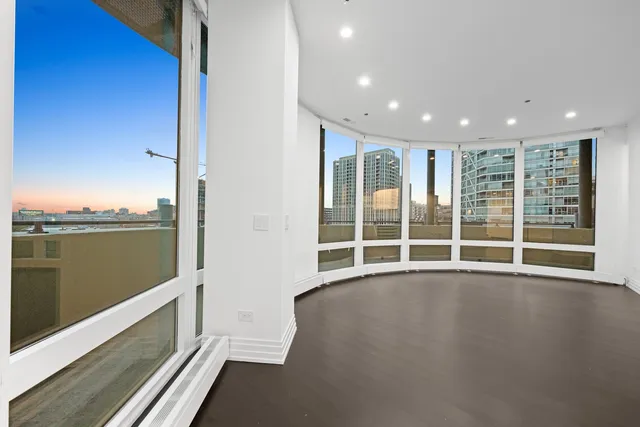 $1,600,000 | 600 North Kingsbury Street, Unit 506, Chicago, IL 60654