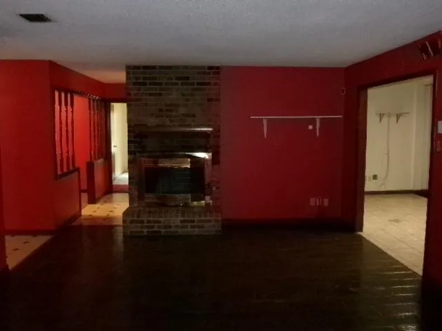 a view of livingroom with furniture
