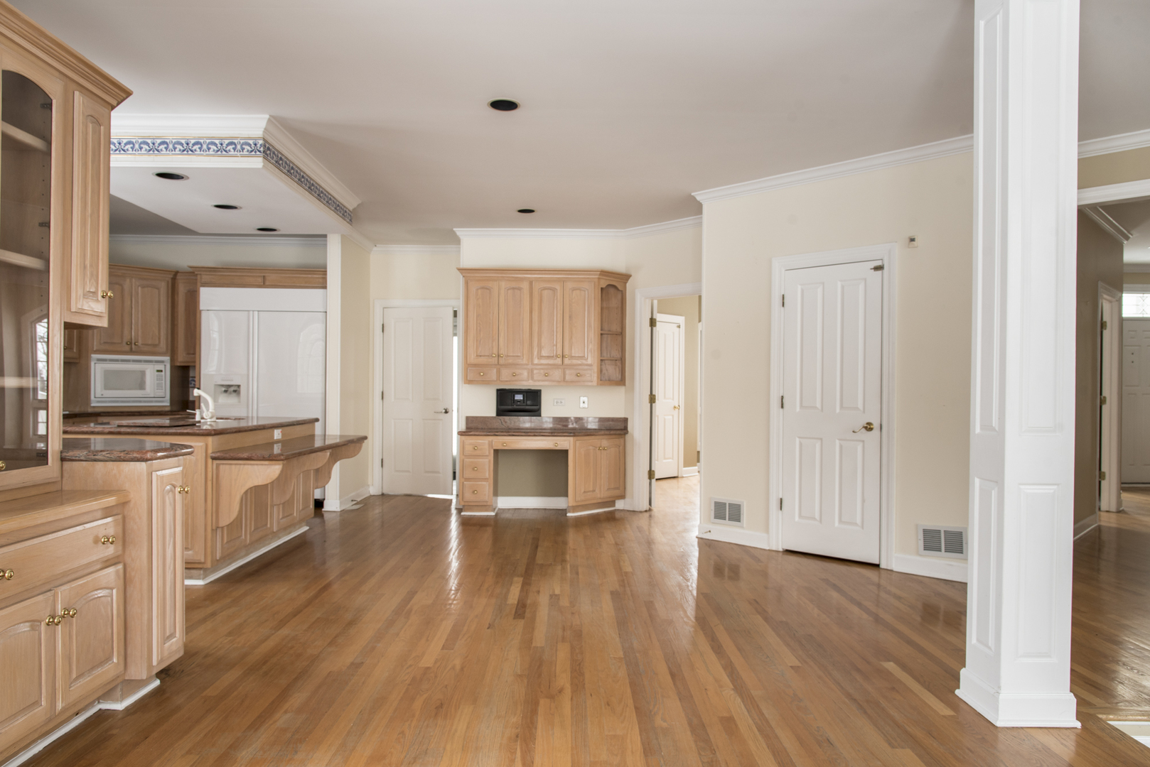 201 Ambriance Drive Burr Ridge, IL 60527 - Photo 15 of 43