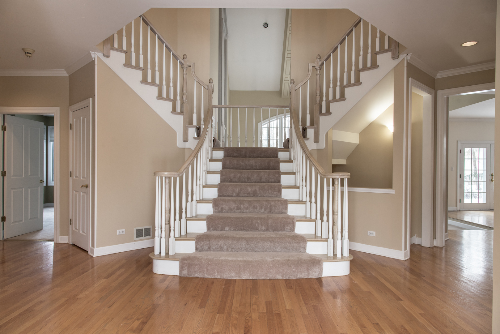 201 Ambriance Drive Burr Ridge, IL 60527 - Photo 5 of 43