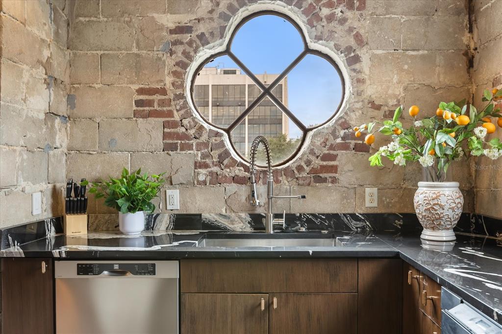 601 East Ridgewood Street Orlando, FL 32803 - Photo 14 of 86