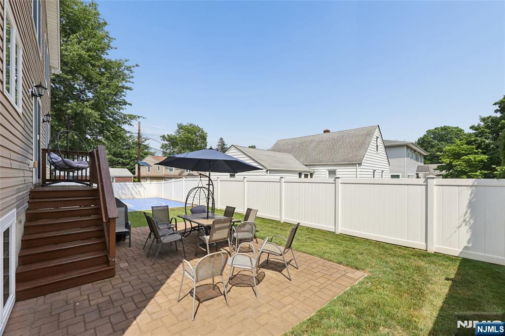 135 Rector Court Bergenfield, NJ 07621 - Photo 7 of 34