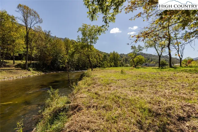 a view of a livingroom with furniture