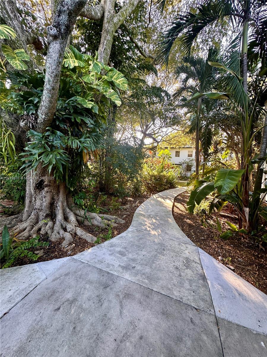 7940 Southwest 55th Avenue, Unit 67D Miami, FL 33143 - Photo 11 of 16 a view of a backyard of the house