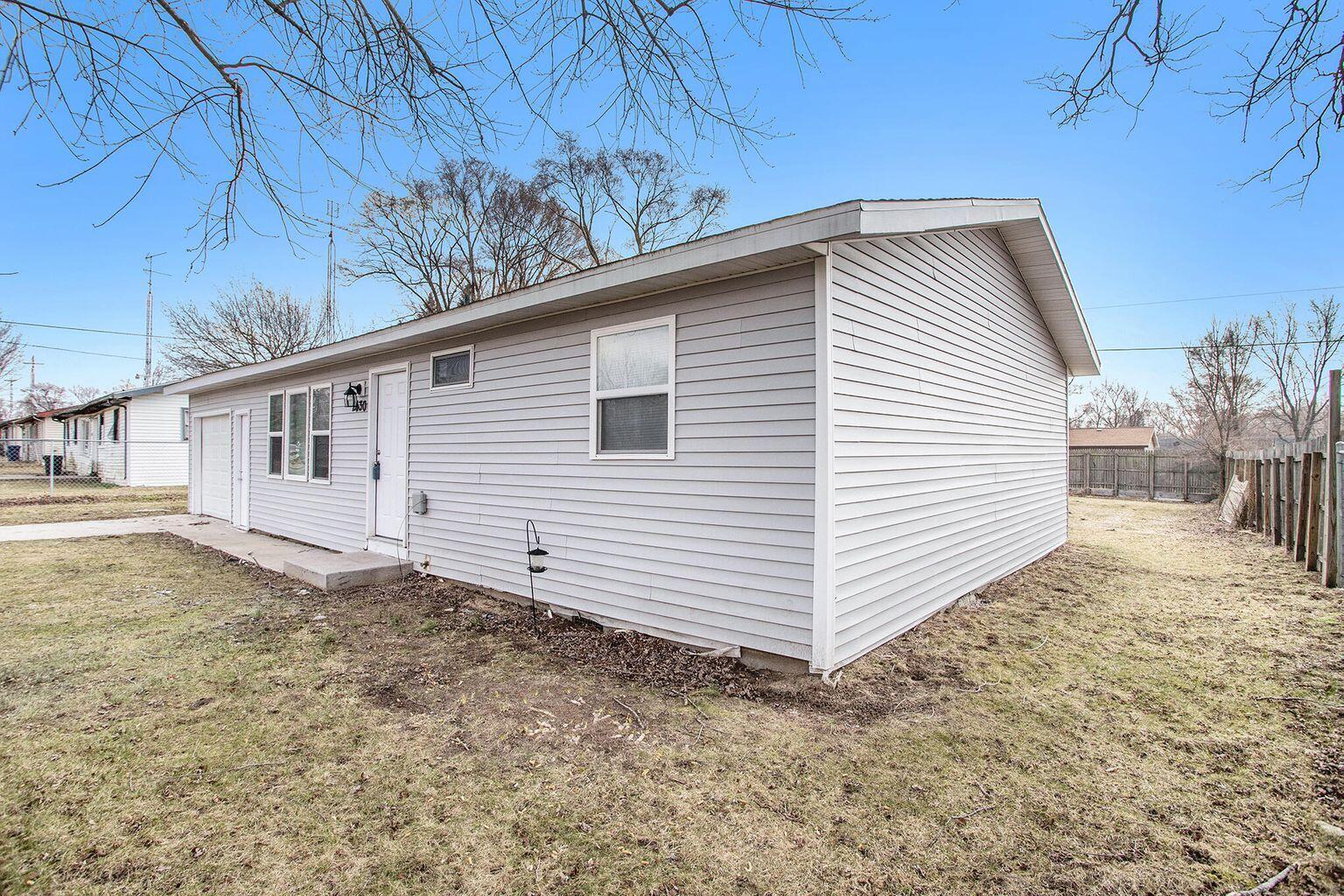 2430 Butler Road Benton Harbor, MI 49022 - Photo 2 of 15 20220310141940722337000000-o