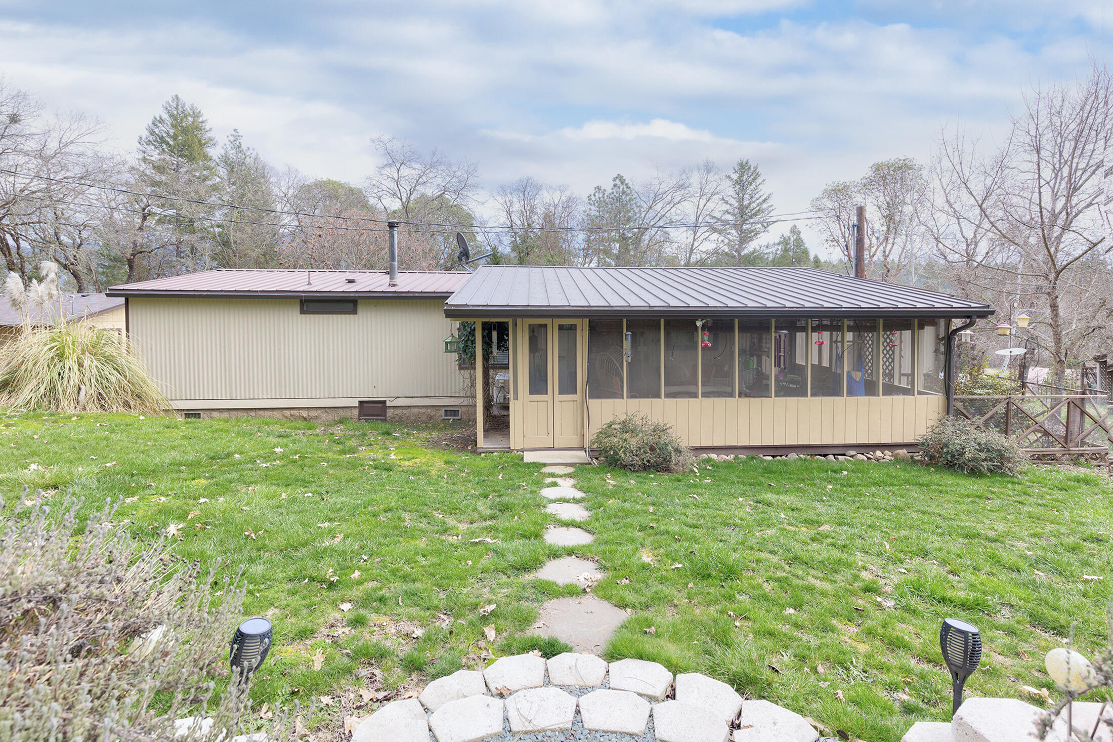 1678 Russell Road Merlin, OR 97532 - Photo 11 of 65 0R1A2413_4_5_6_7