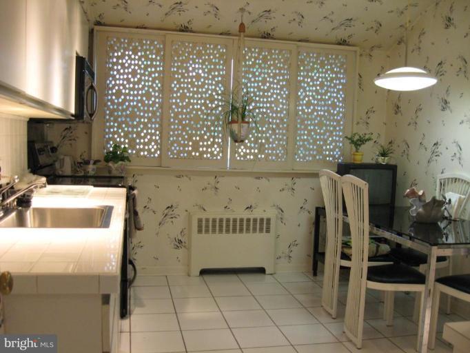 2309 Farringdon Road Baltimore, MD 21209 - Photo 4 of 12 Kitchen