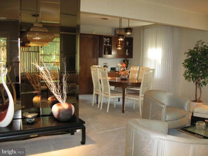 2309 Farringdon Road Baltimore, MD 21209 - Photo 5 of 12 Dining Area